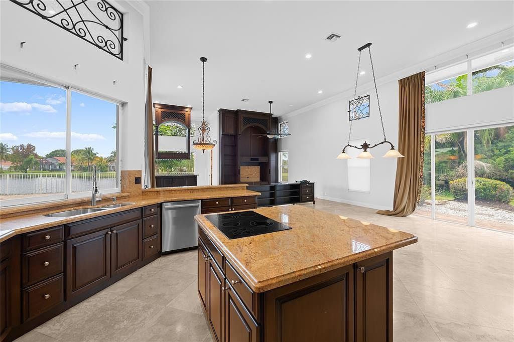 10203 NW 50th Pl Coral Springs, FL 33076  | Single Family