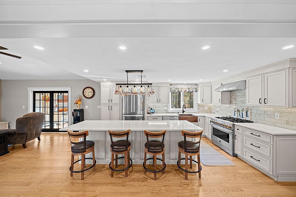 11 Patchs Pond Ln Wilmington, MA 01887  | Single Family