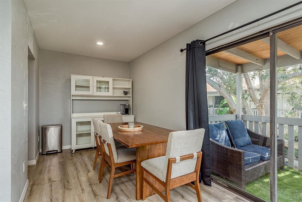 876 116th Ave N APT 102 Saint Petersburg, FL 33716 | Condominium