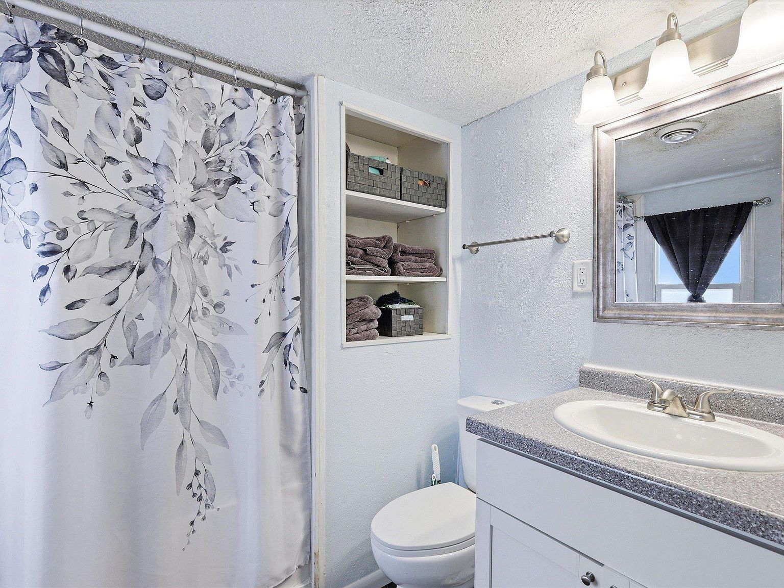 1823 Ashland St Oshkosh, WI 54901  | Single Family