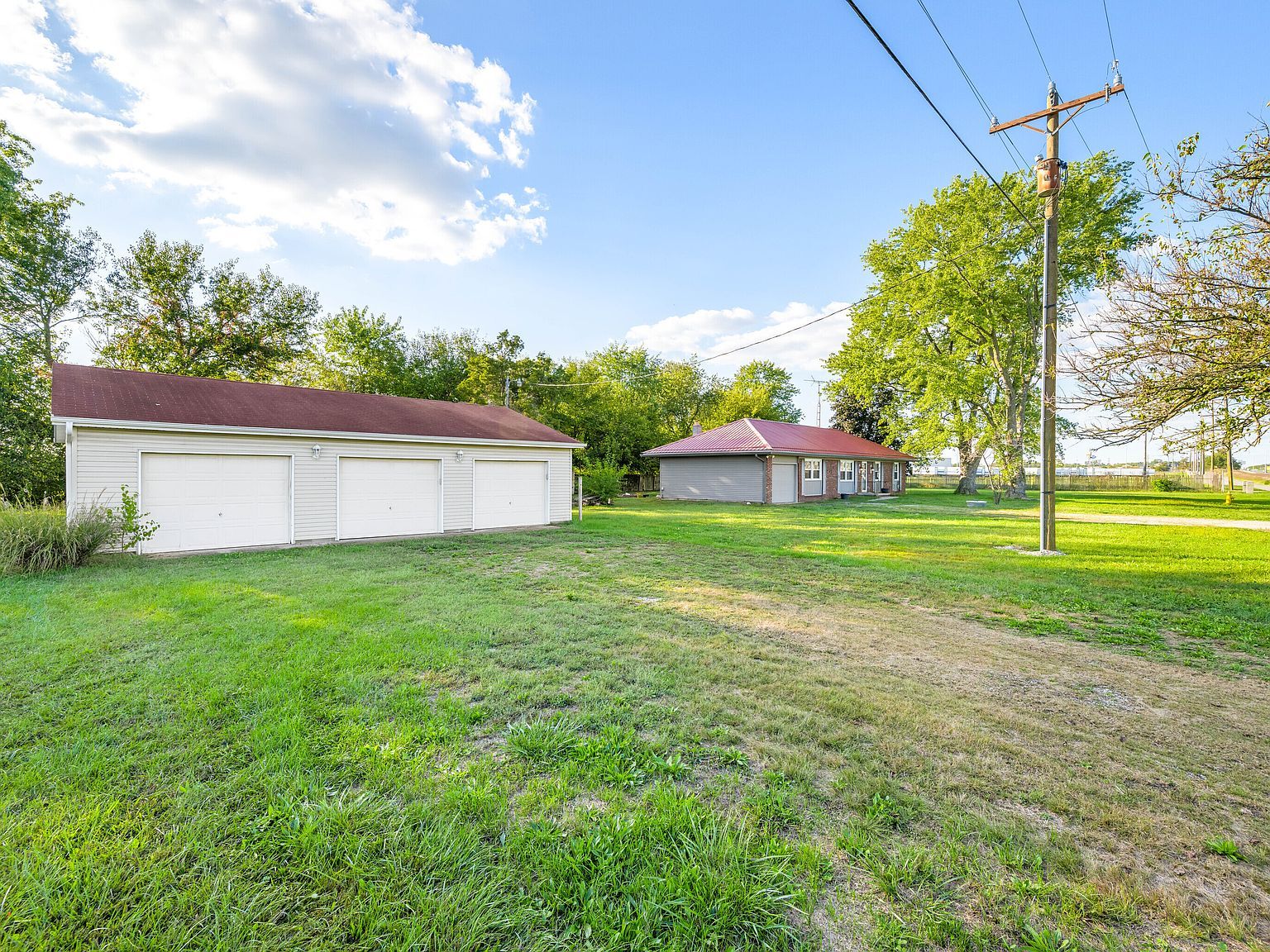 4734 S Cloverleaf Dr Seymour, IN 47274  | Single Family