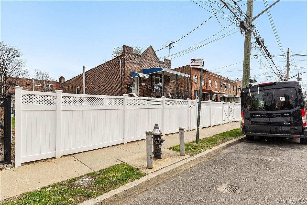 1021 E 213th St Bronx, NY 10469  | Multi Family