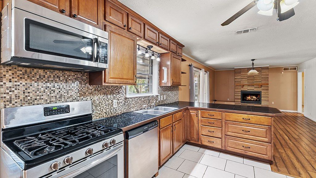 8 Holiday Ln Texarkana, TX 75503  | Single Family