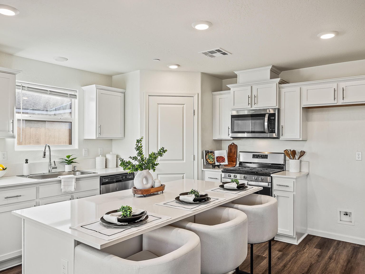 584 Shadow Creek Ct Tulare, CA 93274  | Single Family