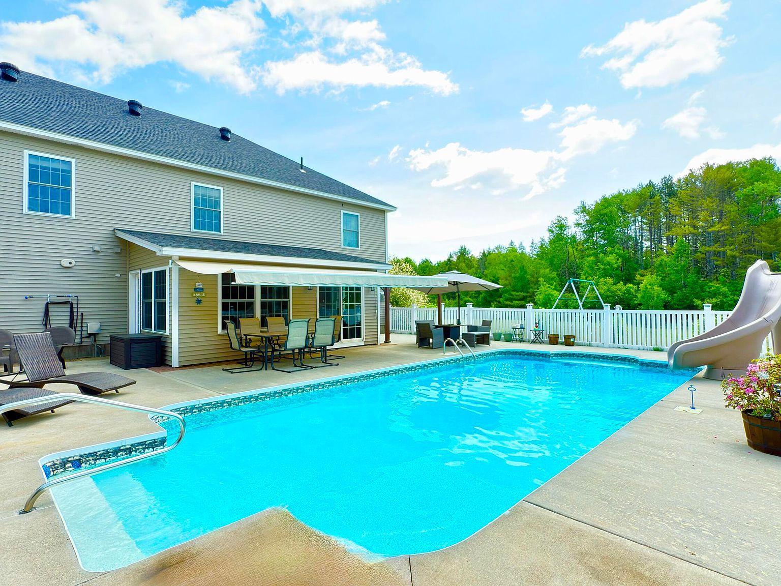 8 Clark Cir Hampden, ME 04444  | Single Family