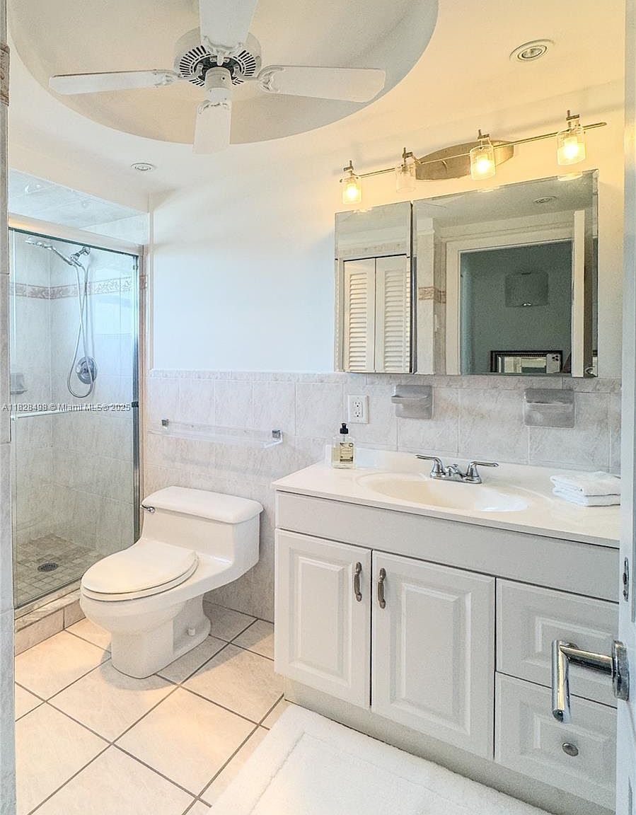 121 Golden Isles Dr APT 1107 Hallandale Beach, FL 33009  | Condominium