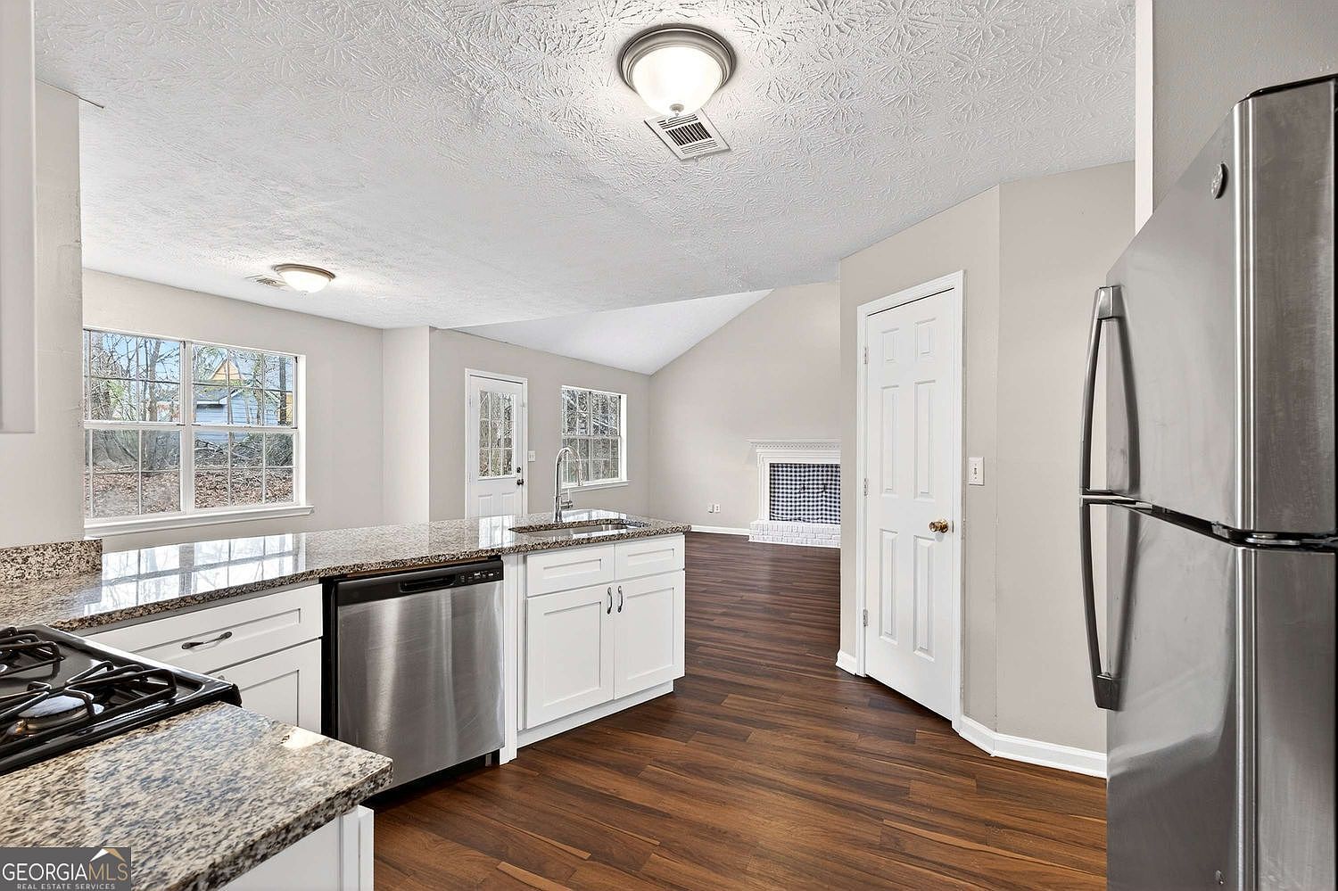 979 Oakwood Chase Cir Stone Mountain, GA 30083 | Single Family