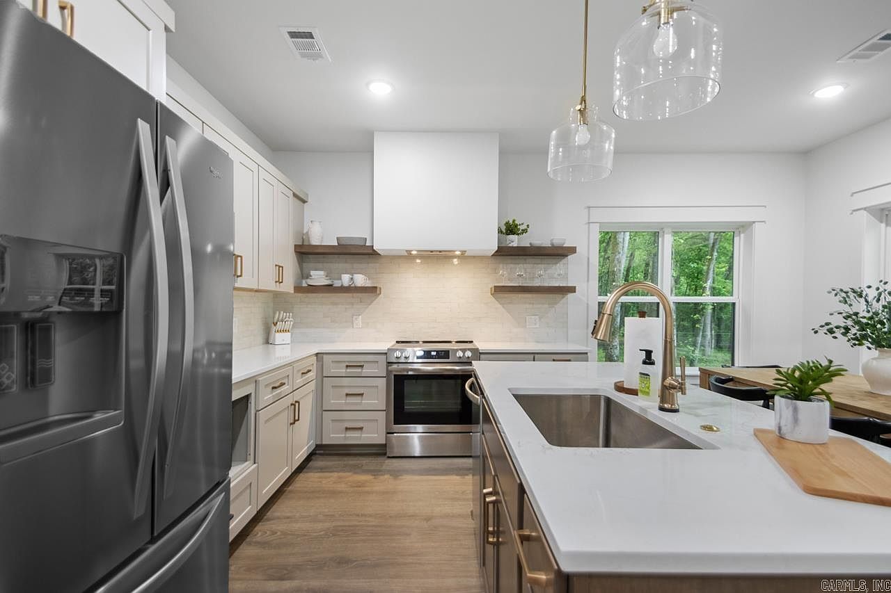 193 Sunshine Ln Pangburn, AR 72121  | Single Family