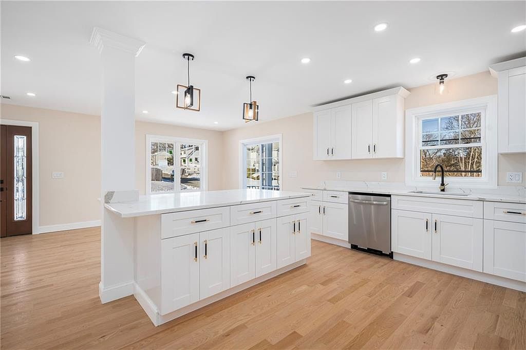 43 Massachusetts Ave Cumberland, RI 02864 | Single Family