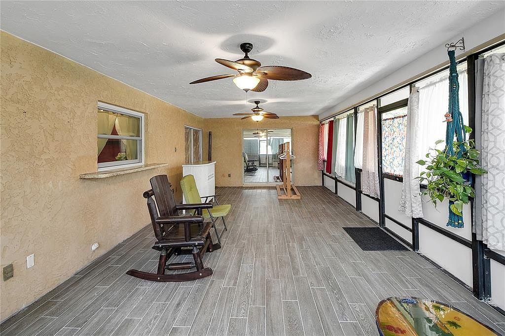 5 Magnolia Ln Yalaha, FL 34797  | Single Family