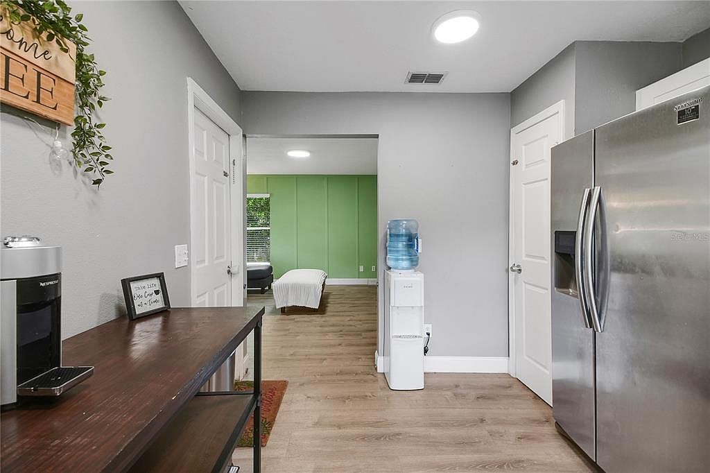 600 W Clarke St Wildwood, FL 34785  | Single Family