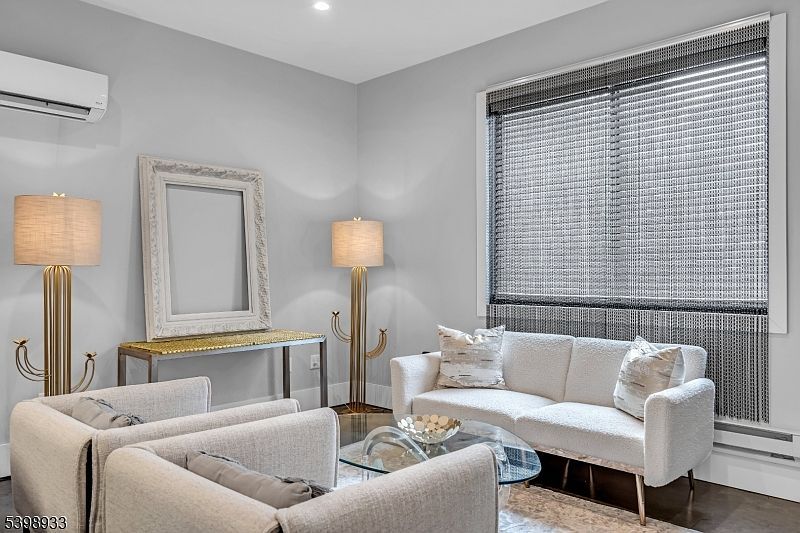 10 McCreadys Aly Lambertville, NJ 08530  | Condominium