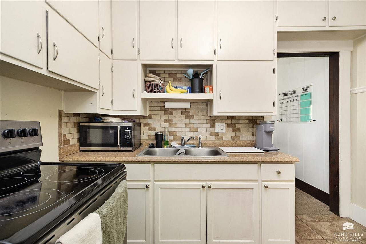 320 S Manhattan Ave Manhattan, KS 66502 | Single Family