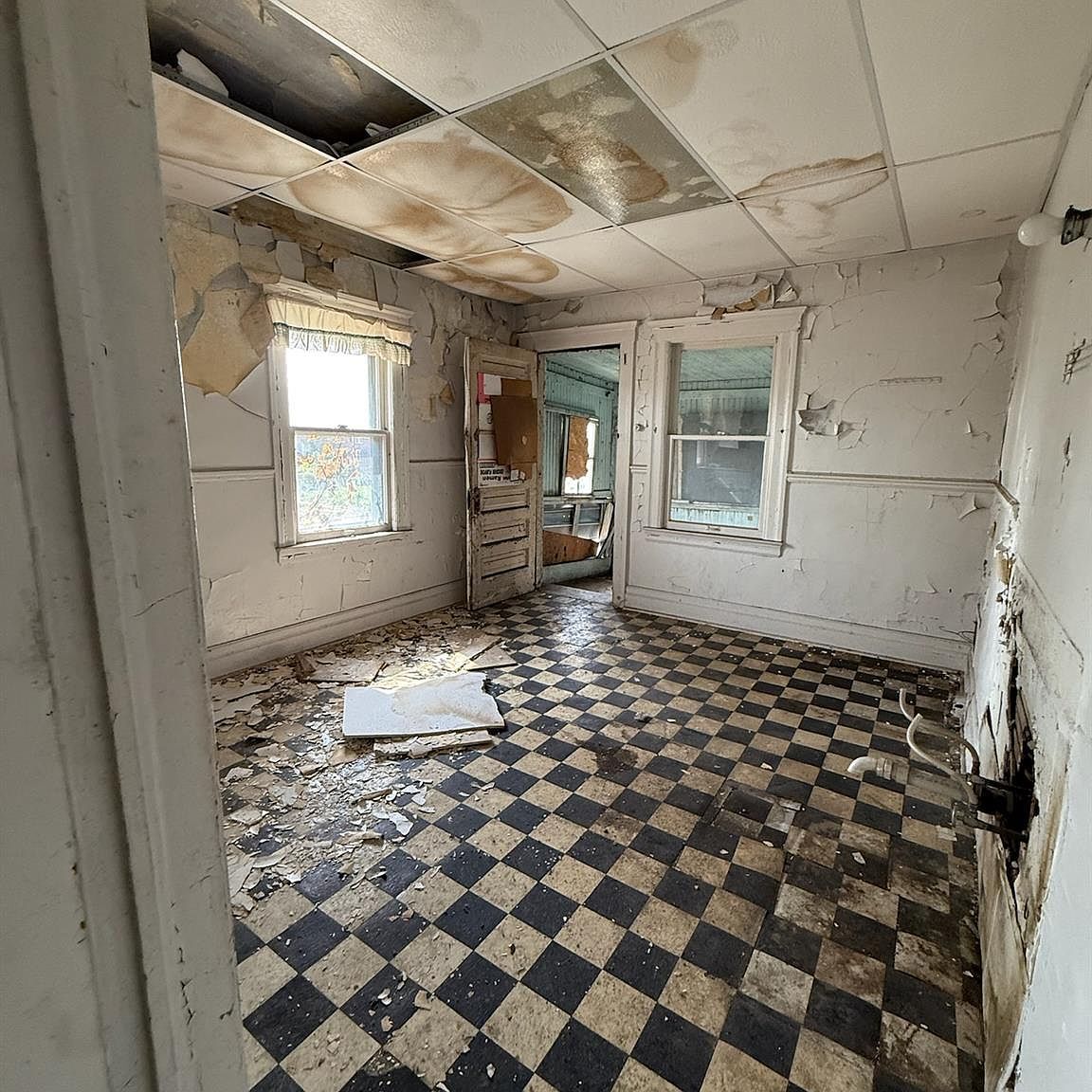 2109 Montclair St Detroit, MI 48214  | Single Family