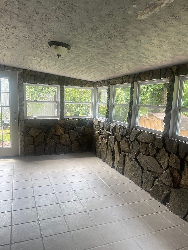 508 Overlook Ter Jenkins, KY 41537  | Single Family