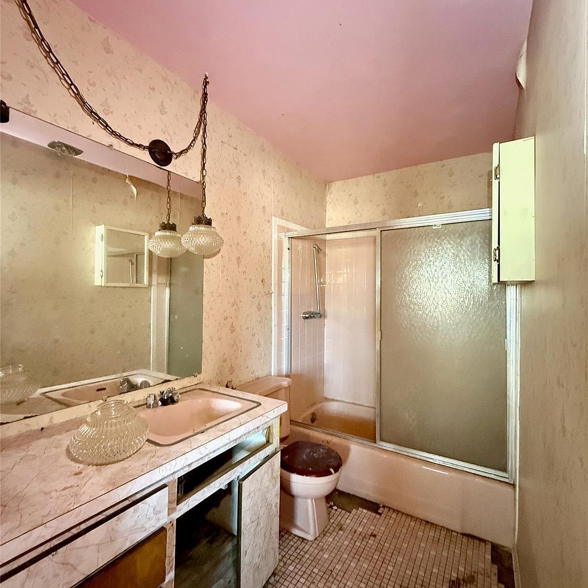 1015 W Carpenter Rd Flint, MI 48505  | Single Family