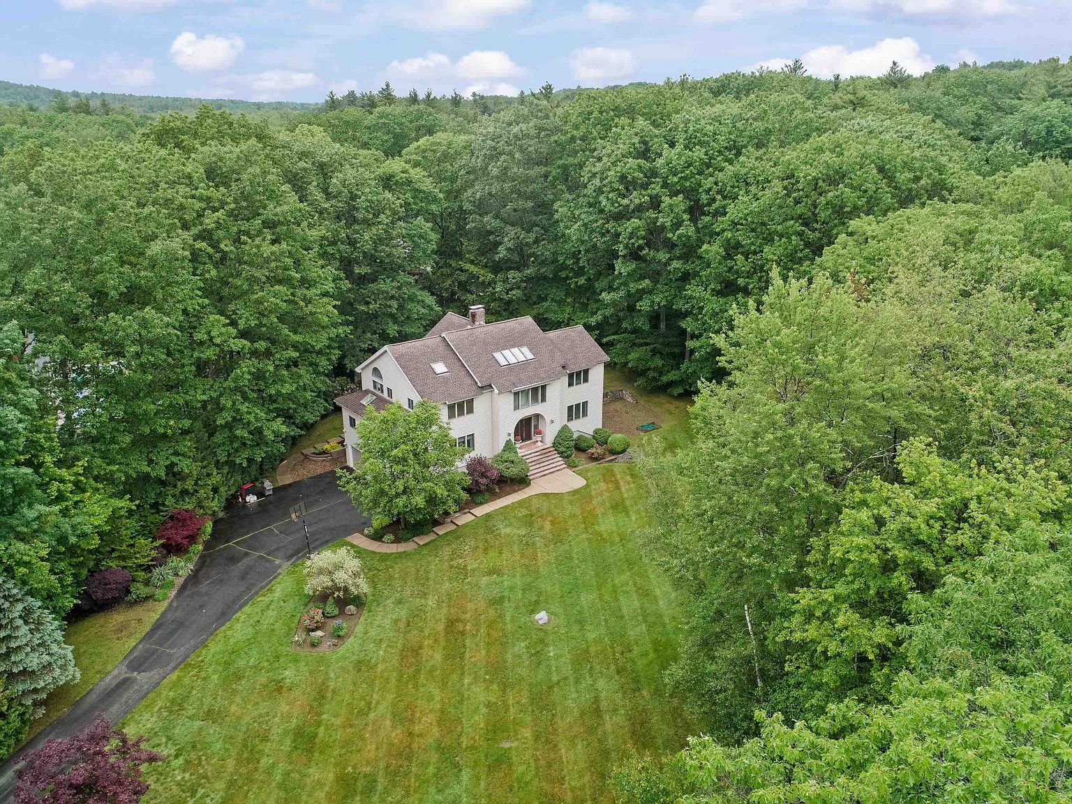 50 Page Ln Hampstead, NH 03841  | Single Family