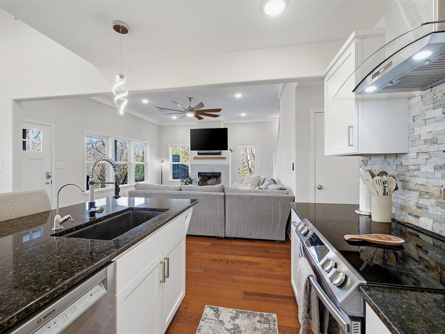 404 Hacienda Dr Pottsboro, TX 75076  | Single Family