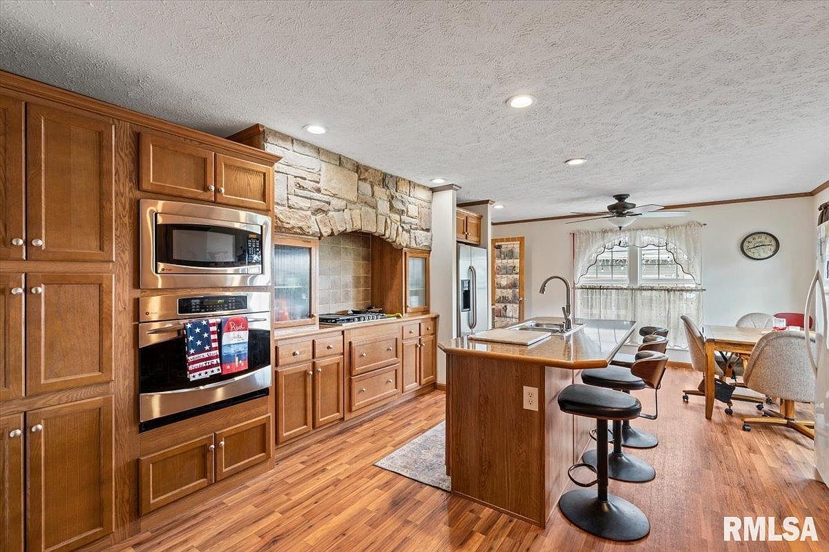 524 6th St Andover, IL 61233  | Single Family