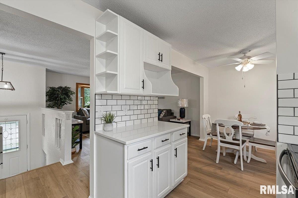 4153 Greenbrier Dr Bettendorf, IA 52722 | Single Family