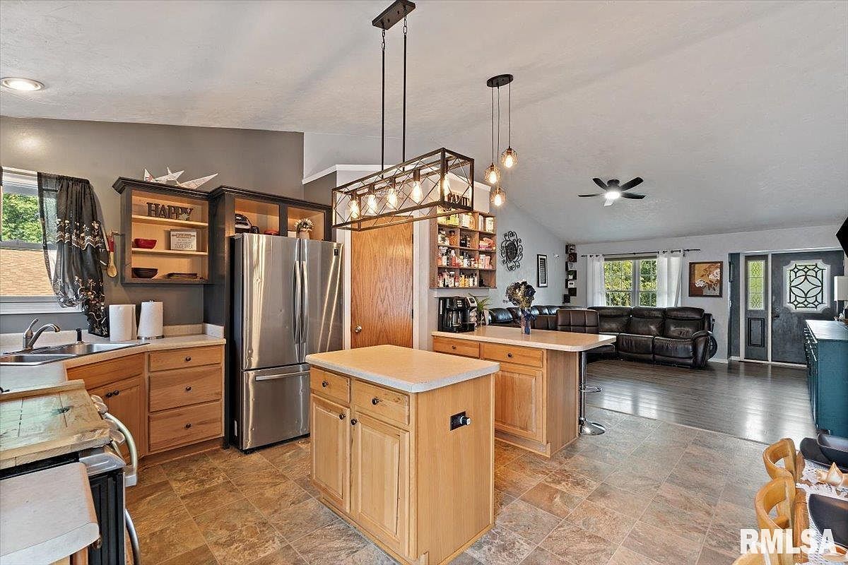 525 3rd Ave Hampton, IL 61256 | Single Family