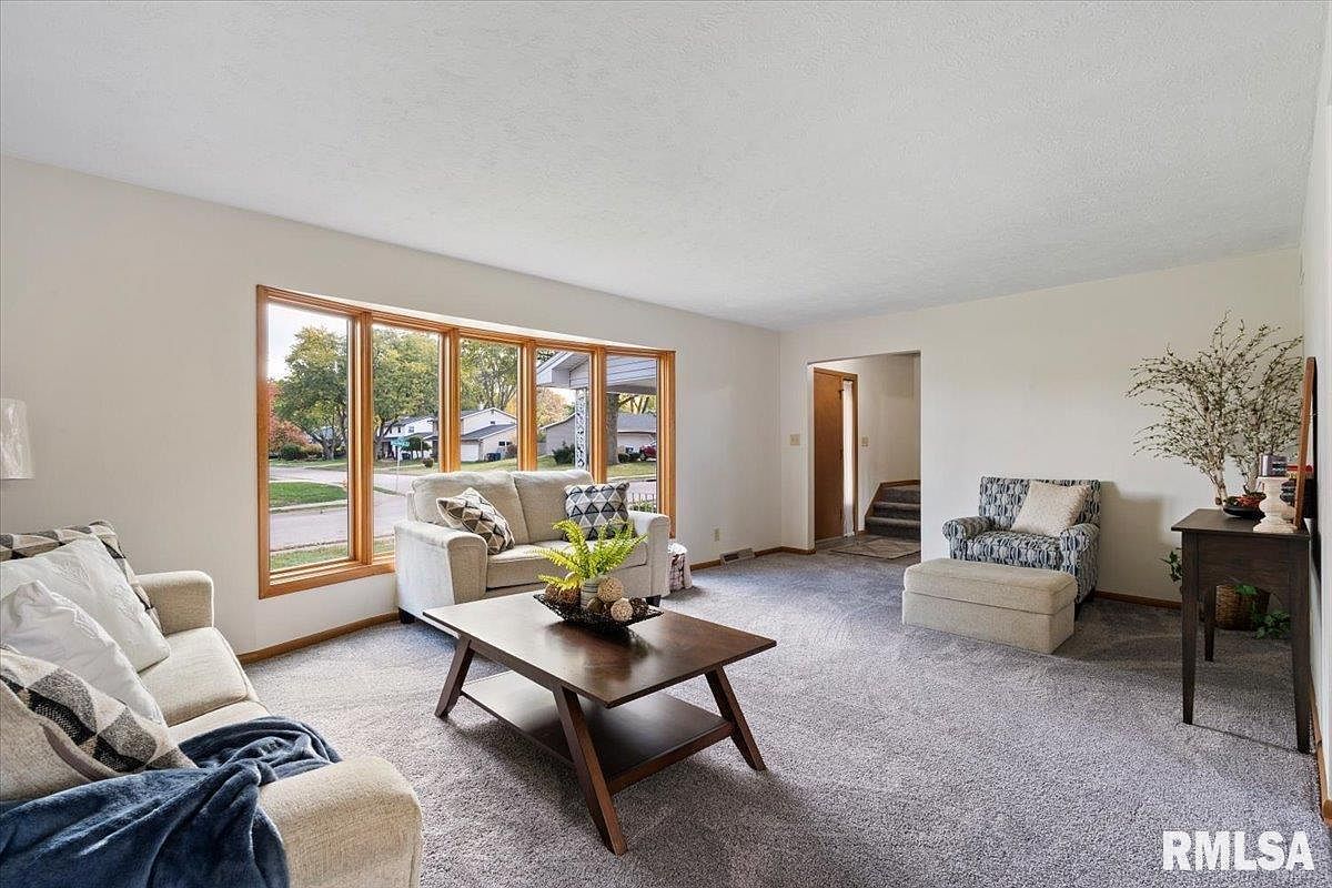 2706 Ridgewood Ave Davenport, IA 52803  | Single Family