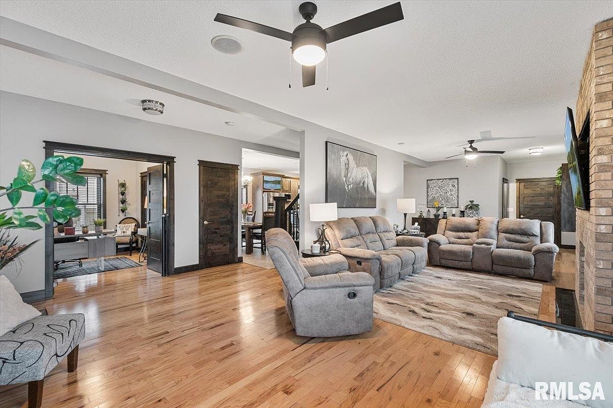 302 9th St Silvis, IL 61282  | Single Family