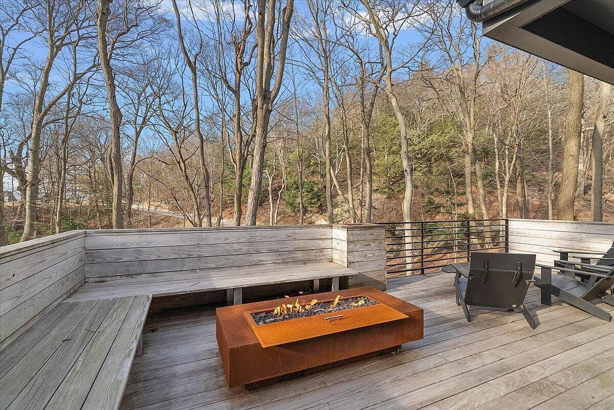 371 Dunegrass Circle Dr Saugatuck, MI 49453  | Single Family