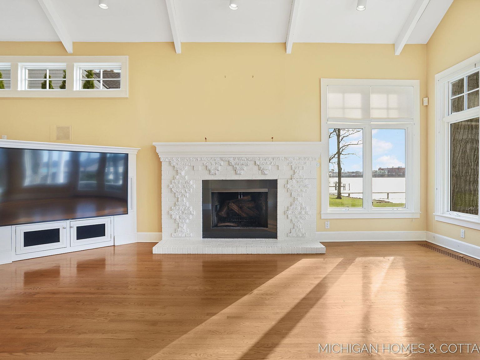 714 N Shore Dr Holland, MI 49424  | Single Family