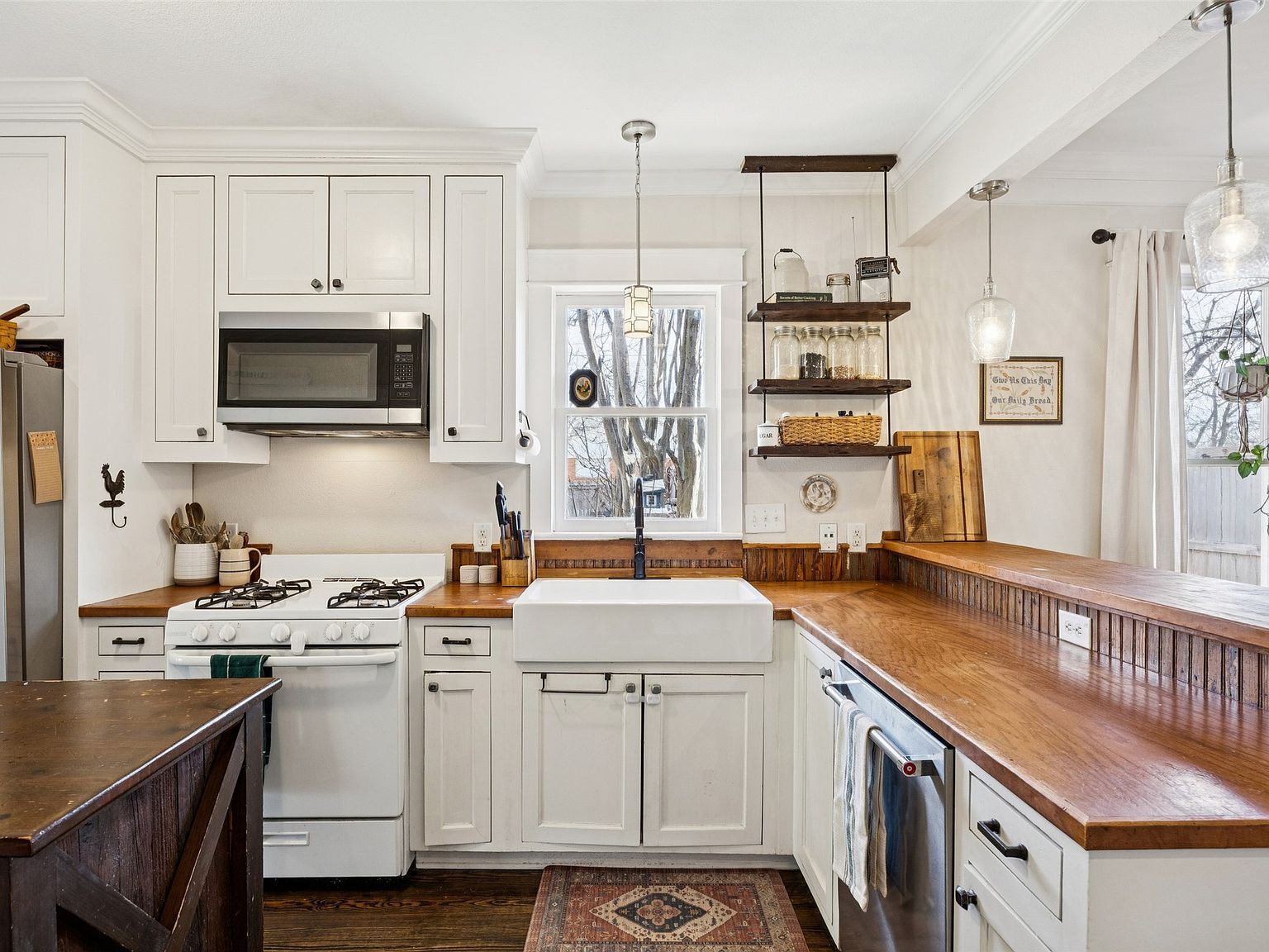 211 E Ross St Waxahachie, TX 75165  | Single Family