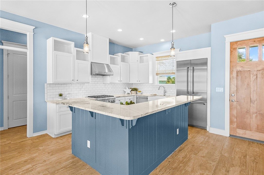 1041 Fiji Dr Rockport, TX 78382 | Single Family