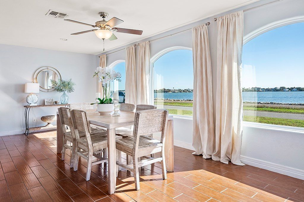 1601 Bayshores Dr Rockport, TX 78382 | Single Family