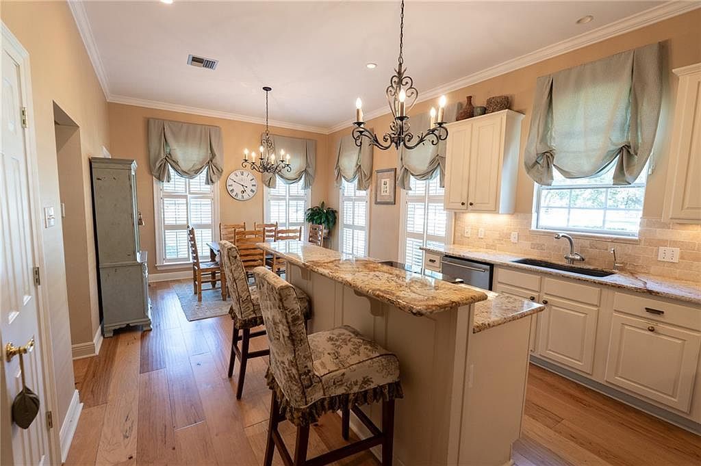 4 Rene Ct Mandeville, LA 70471  | Single Family