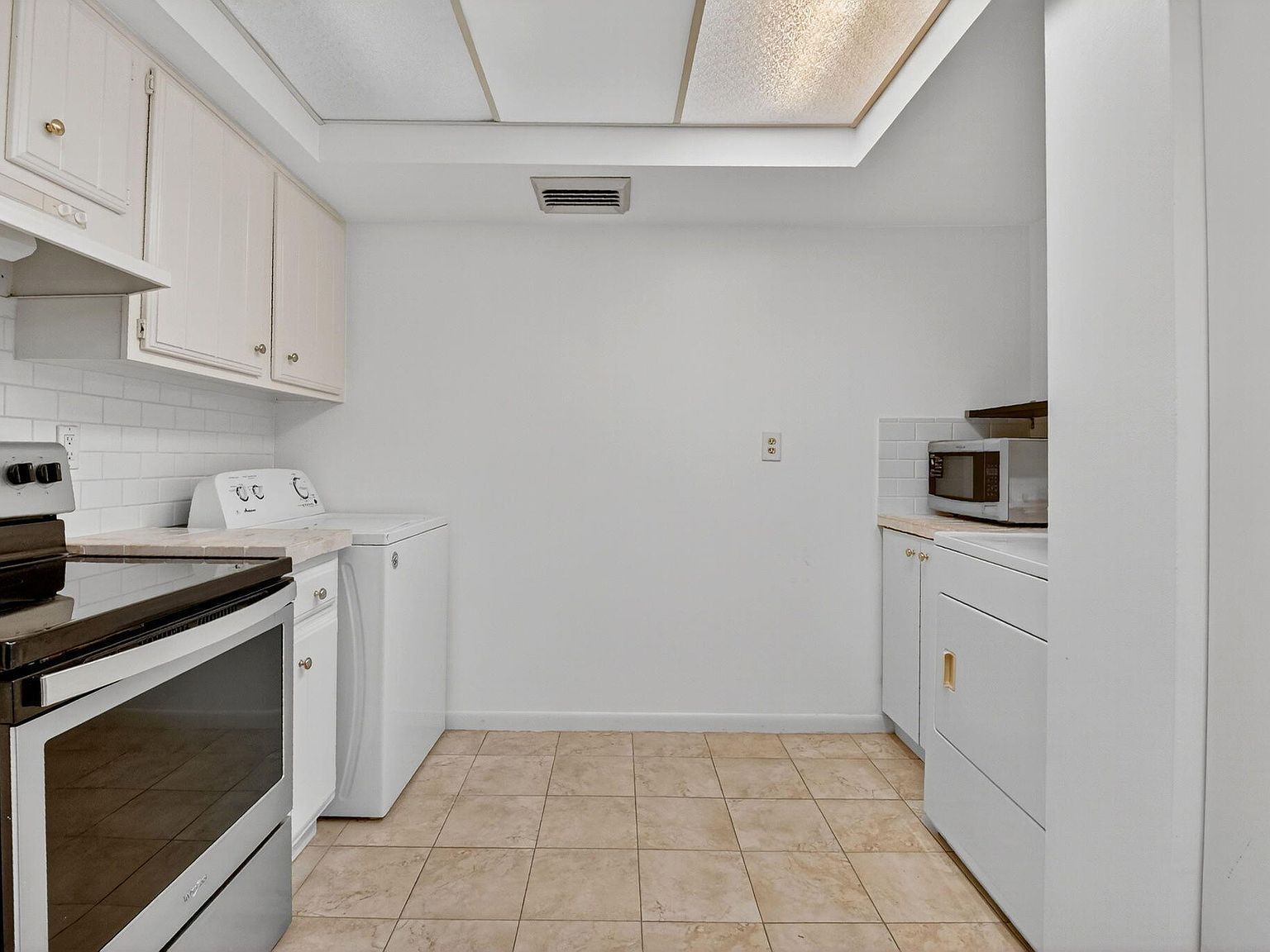 2000 Presidential Way APT 206 West Palm Beach, FL 33401  | Condominium