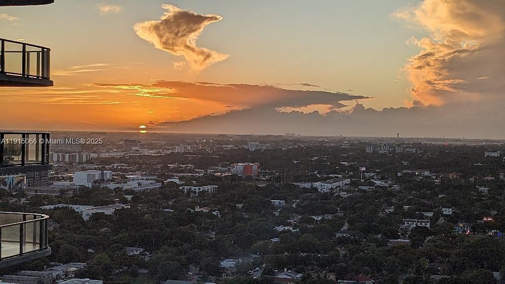 121 NE 34th St UNIT 2811 Miami, FL 33137  | Condominium