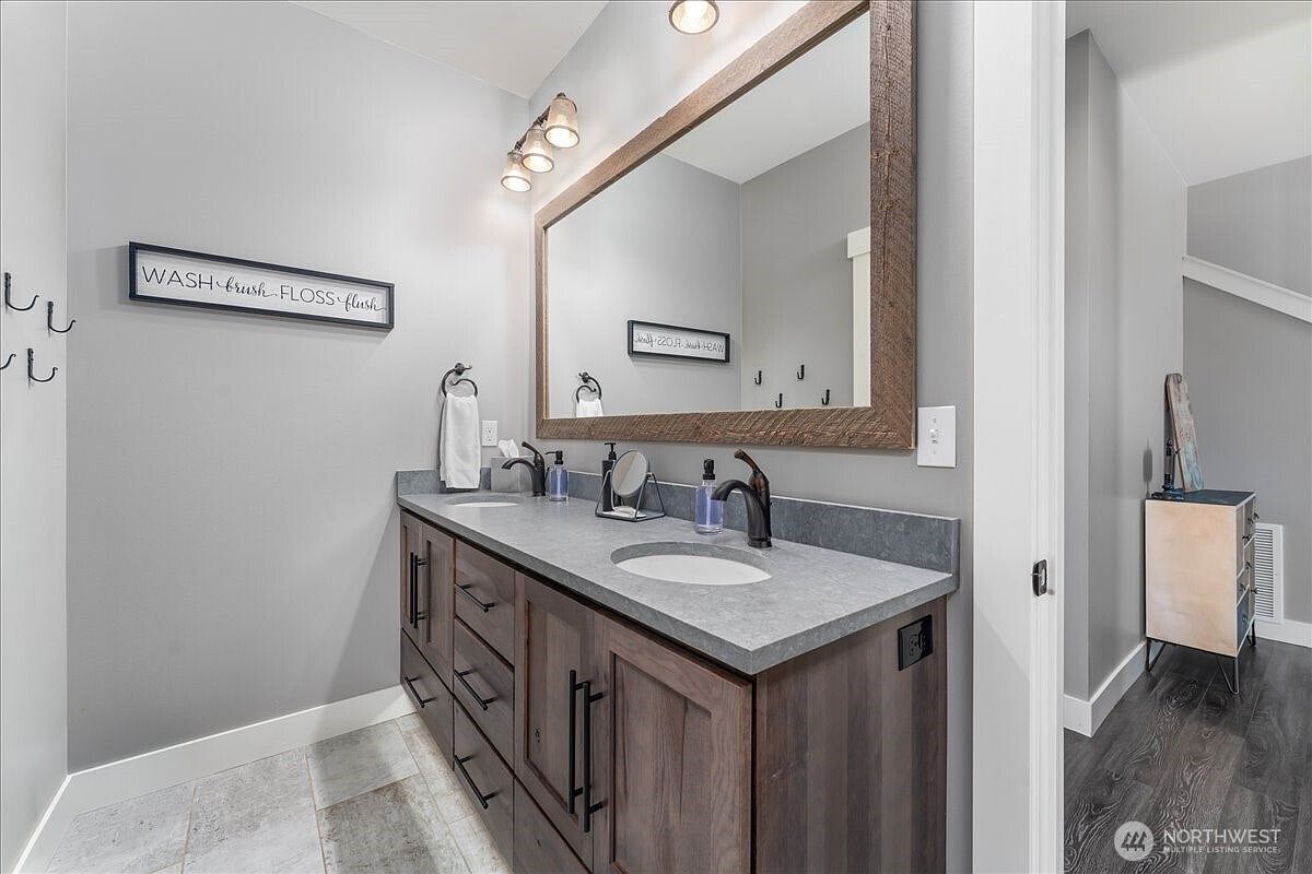 264 Porcupine Ln Chelan, WA 98816 | Single Family