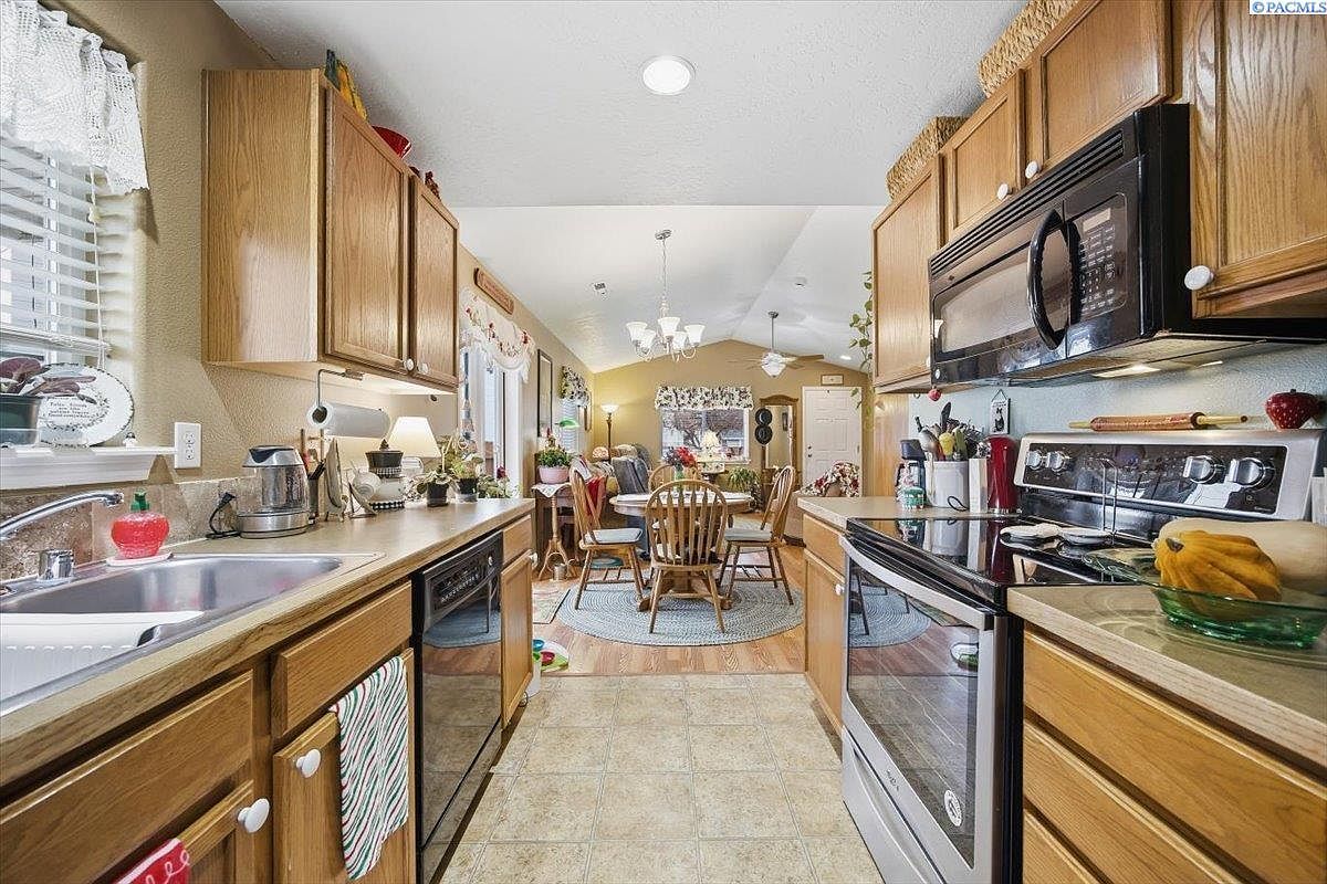 8011 W 5th Ave Kennewick, WA 99336 | Single Family