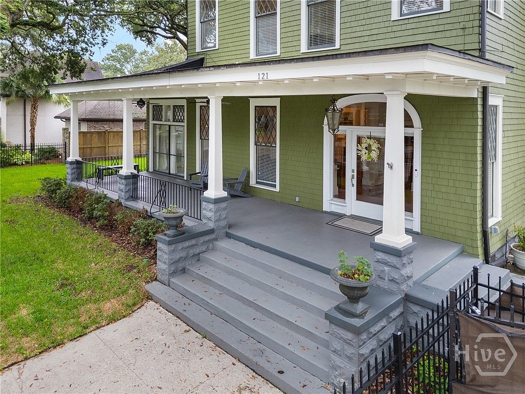 121 E Victory Dr Savannah, GA 31405  | Single Family