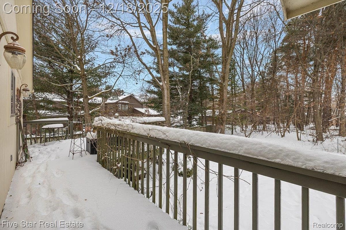 6586 Pontiac Lake Rd #1 Waterford, MI 48327  | Condominium