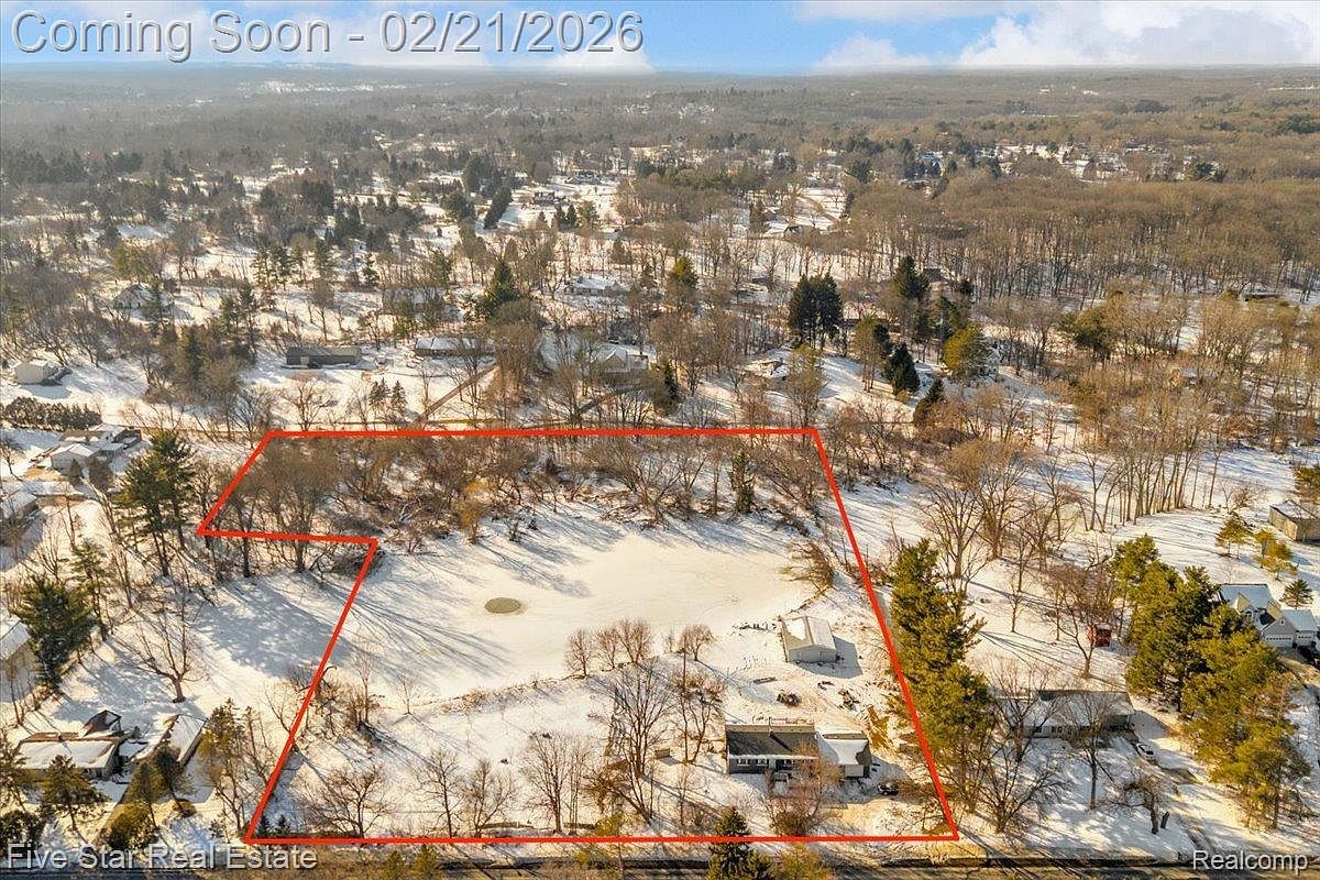 911 S Duck Lake Rd Milford, MI 48381  | Single Family