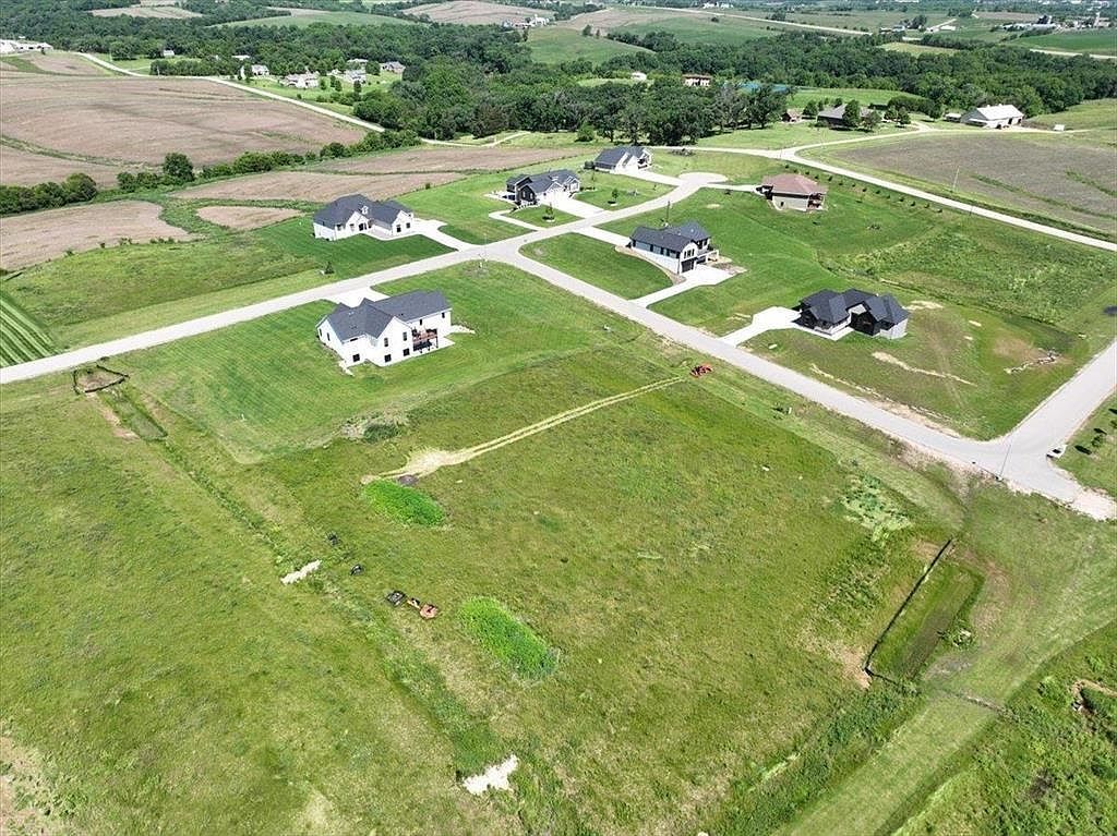 20-21 Oakland Ridge Ests Dubuque, IA 52003  | Single Family