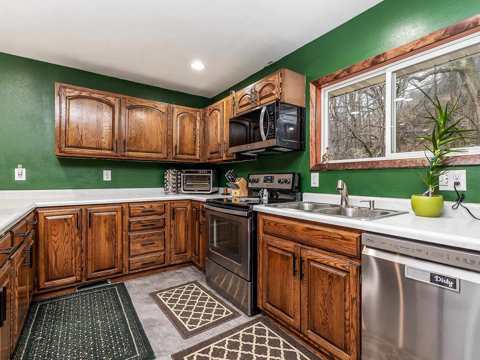 523 Kaufmann Ave Dubuque, IA 52001  | Single Family