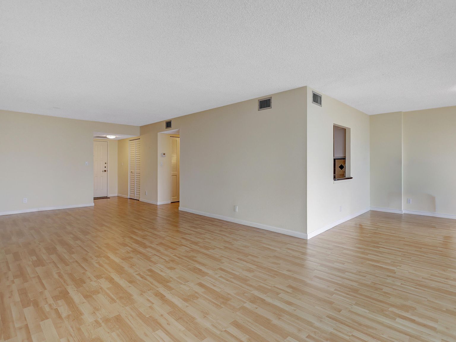 600 Parkview Dr APT 508 Hallandale, FL 33009  | Condominium