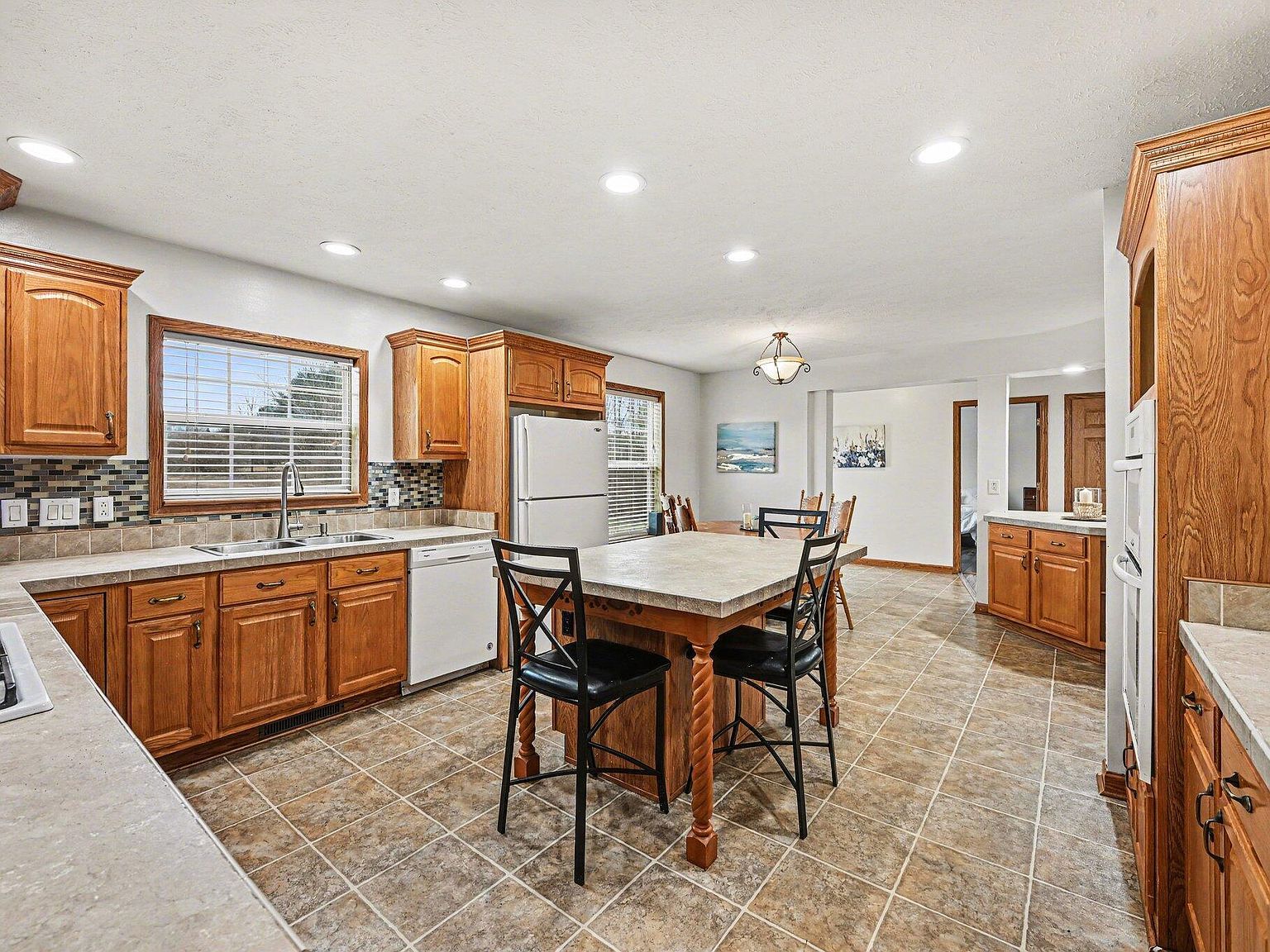 7776 Taylor Ridge Dr Delton, MI 49046  | Single Family