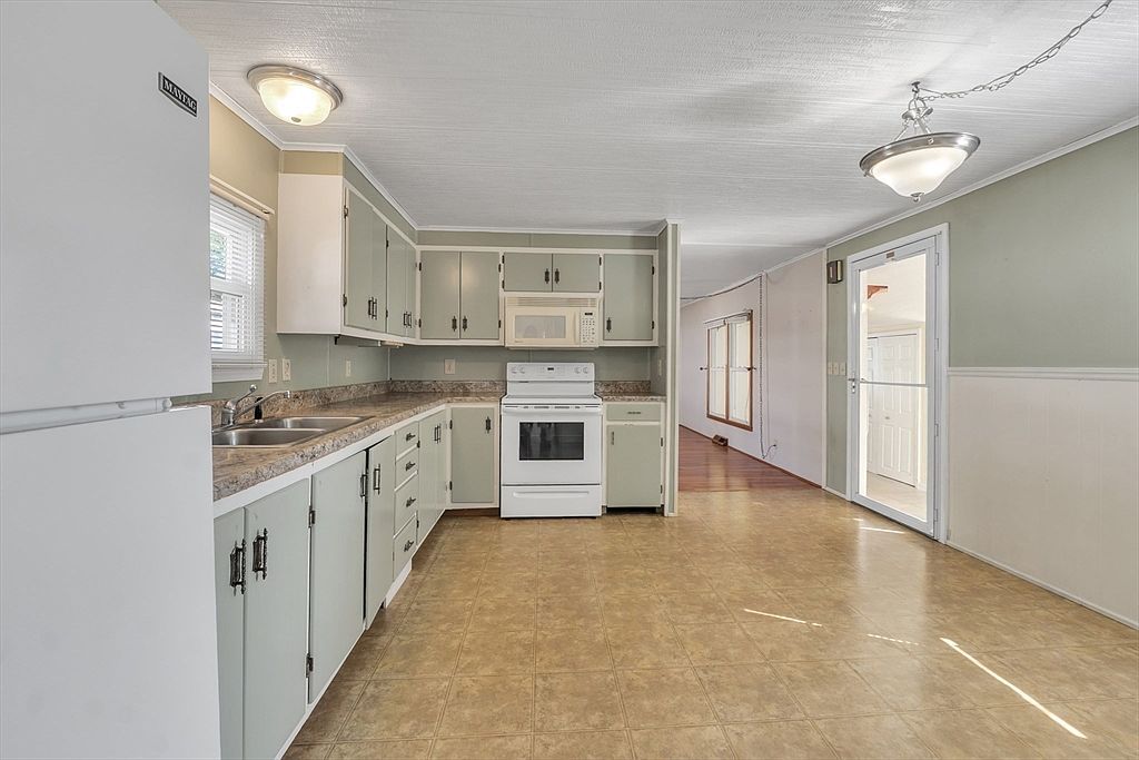 43 Park Ave Sturbridge, MA 01566  | New build