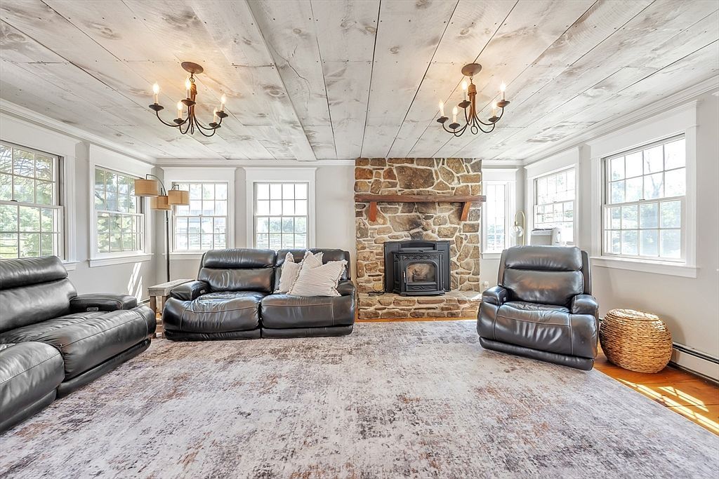 50 Tower Hill Rd Brimfield, MA 01010 | Single Family