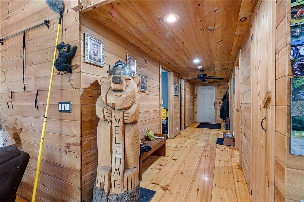 8 Oakwood Rd Brimfield, MA 01010  | Single Family