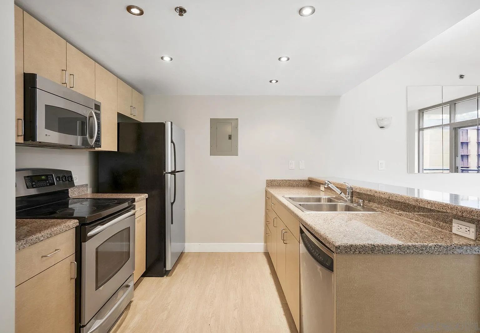 425 W Beech St UNIT 1003 San Diego, CA 92101  | Single Family