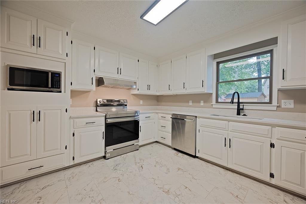 904 Loraine Cir Newport News, VA 23608 | Single Family