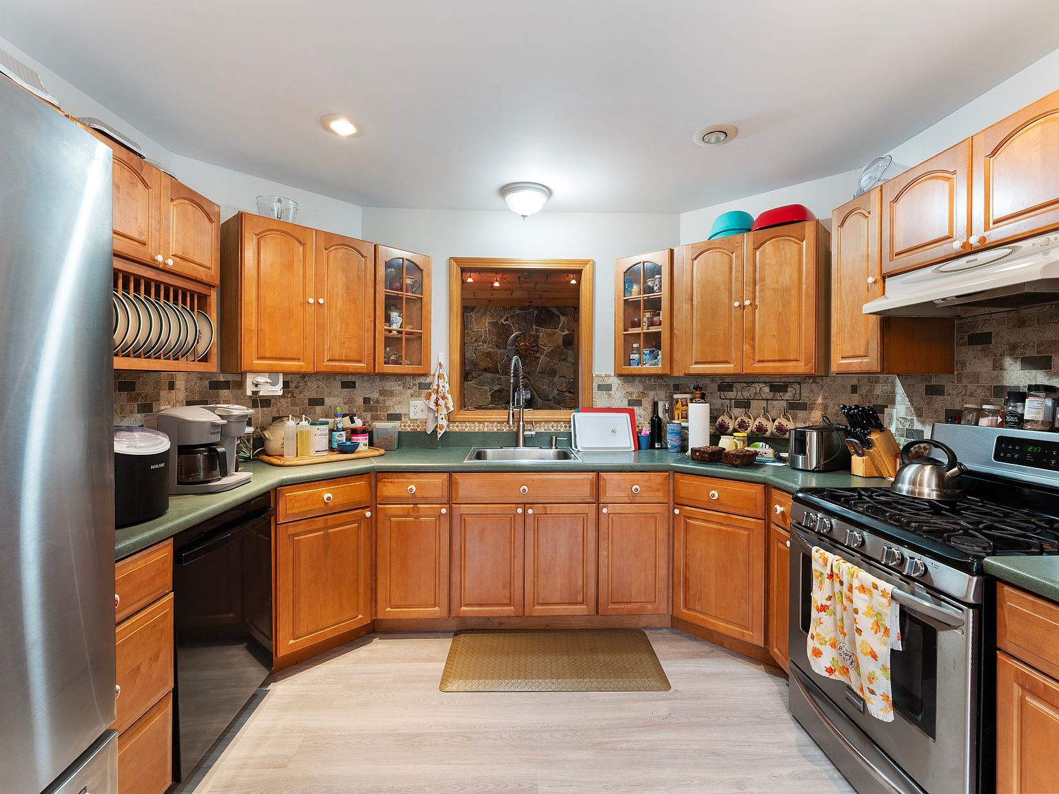 63 Buck Hill Rd Canterbury, CT 06331  | Single Family